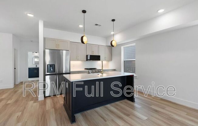 1241 N AVONDALE CIR