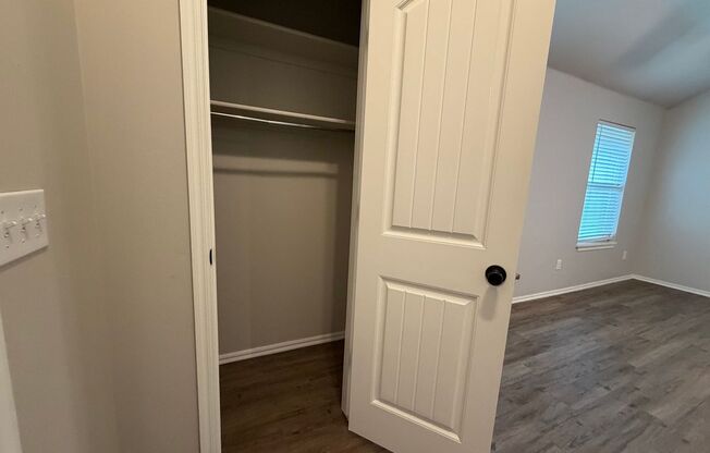 3 Bedroom 2 Bath 2 Car Garage - Edmond Schools Close to Downtown Edmond