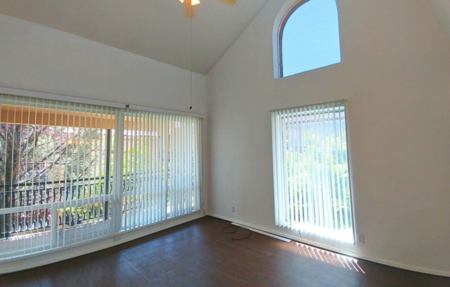 2 beds, 1 bath, 810 sqft, $1,105, Unit 20-C