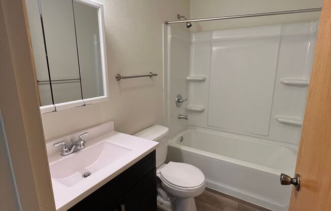 2 beds, 1 bath, 745 sqft, $1,100, Unit 702-2