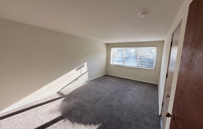2439 Des Plaines Avenue