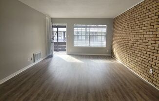 2 beds, 2 baths, 925 sqft, $1,300, Unit 218