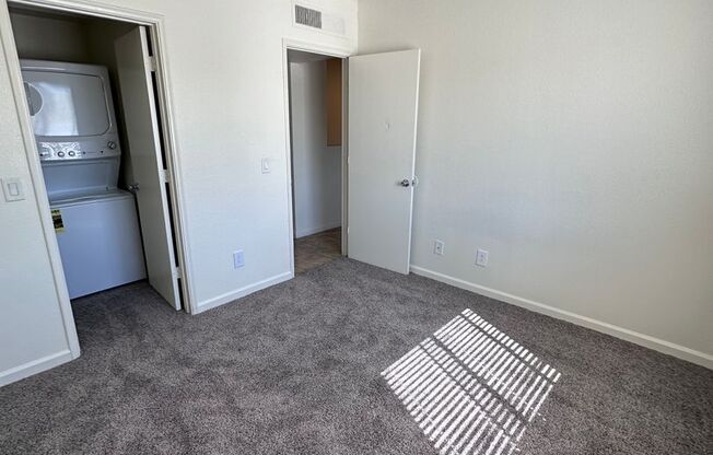 1 bed, 1 bath, 580 sqft, $850, Unit 2142