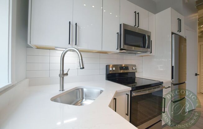Studio, 1 bath, 280 sqft, $1,475, Unit 112