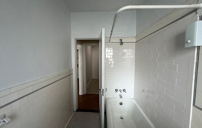 Studio, 1 bath, 308 sqft, $1,175, Unit Bayard Manor 206