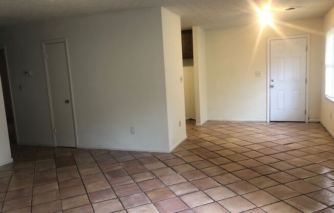 2 Bedroom Duplex in Boulevard with a Yard