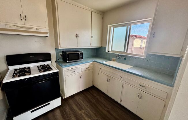 Two-bedroom, one-bathroom in South Mission!