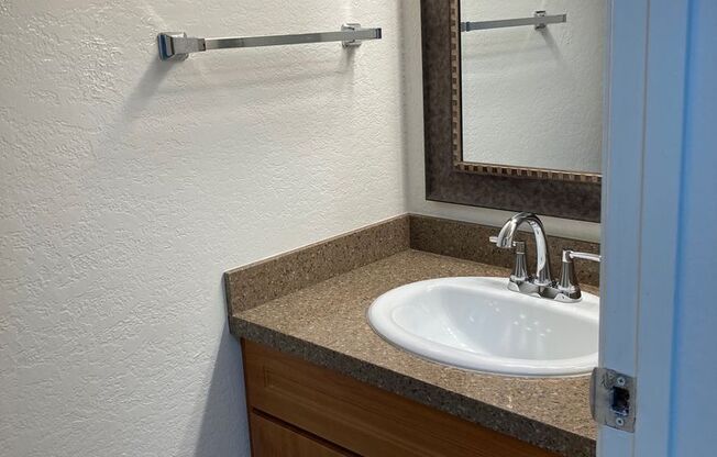 2 beds, 1.5 baths, 925 sqft, $2,395, Unit Thorne #06
