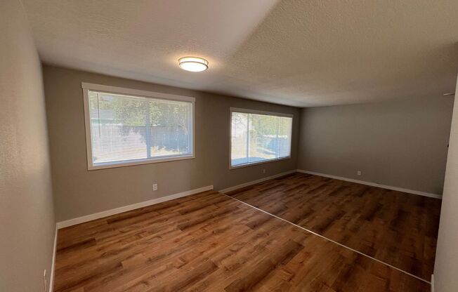 REMODELED Single Level Home on HUGE 1/4 Acre Lot for Rent - 14520 NE 74th St