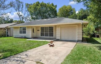 Move-in Ready Home in Southbelt/Ellington for Lease!