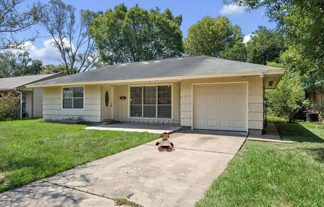 Move-in Ready Home in Southbelt/Ellington for Lease!