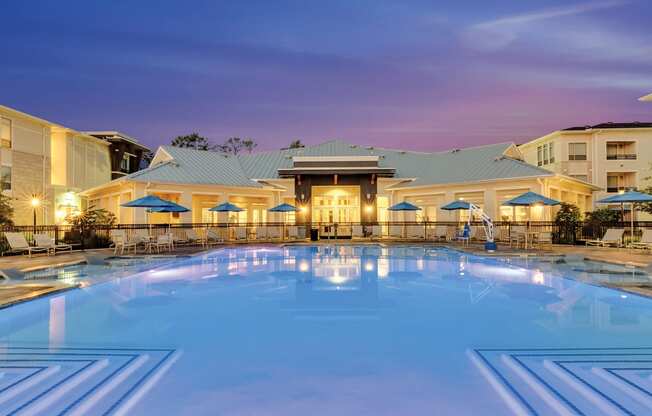 Everlee - Resort-style saltwater swimming pool