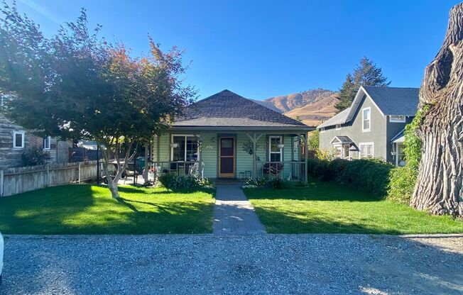 Cozy 2-Bedroom Home for Rent in Chelan, WA!