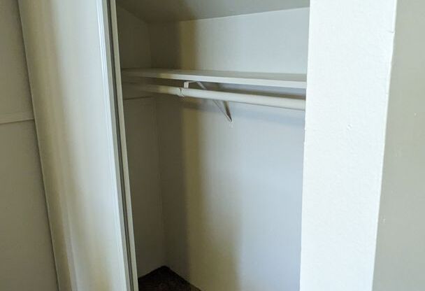 3 beds, 1.5 baths, 1,500 sqft, $1,893, Unit 2712-3