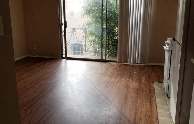 Studio, 1 bath, 450 sqft, $1,395, Unit 301