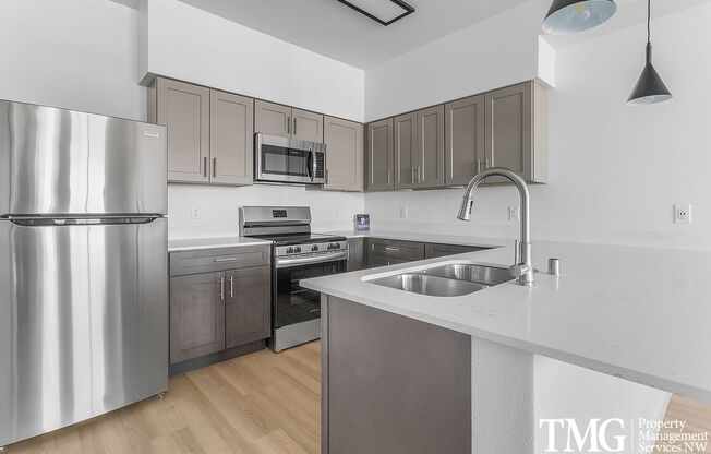 1 bed, 1 bath, 746 sqft, $1,599, Unit E112