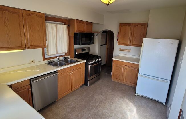 3 beds, 1 bath, $1,800