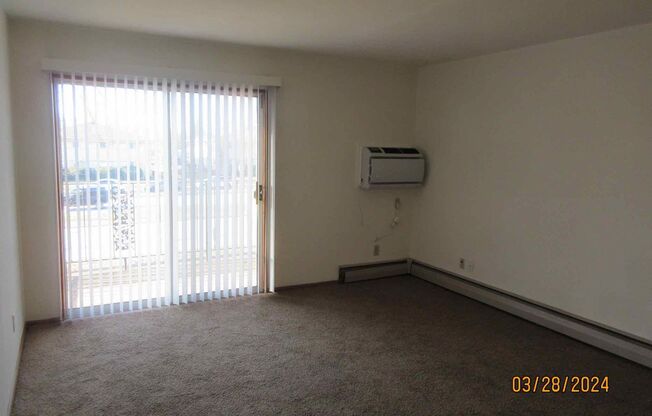 Available April Beautiful Large 1 Bedroom Upper Apartment- Free Heat!