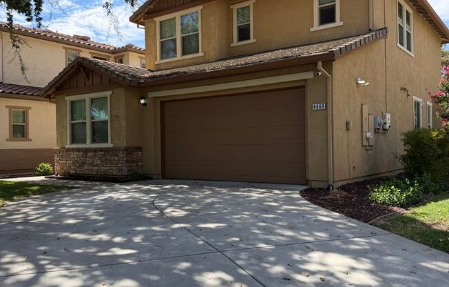 Spacious 4-Bedroom Home in The Oaks at Carmichael