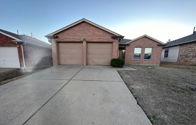 Move in ready! 3 Bedroom 2 Bath with a study in Eagle MT-Saginaw ISD