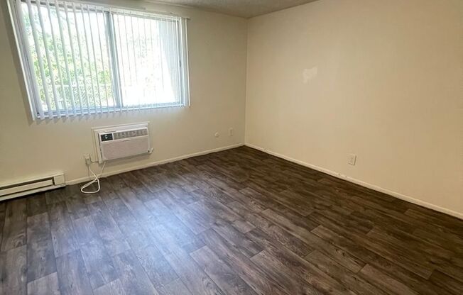 1 bed, 1 bath, 620 sqft, $1,125, Unit 13