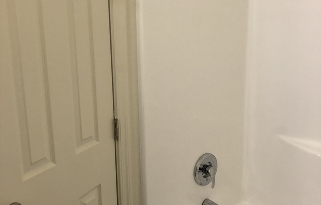 2 beds, 1 bath, 950 sqft, $1,225, Unit 208