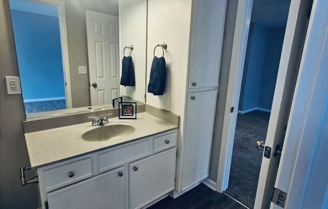 2 beds, 2 baths, 1,020 sqft, $1,195, Unit 1423