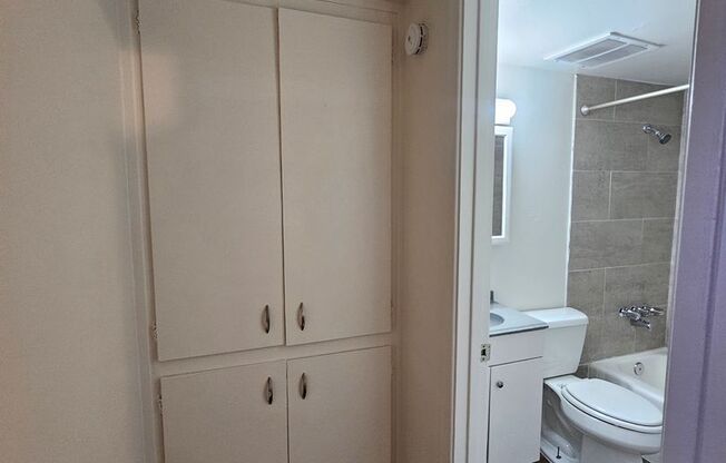 Studio, 1 bath, 320 sqft, $995, Unit 2