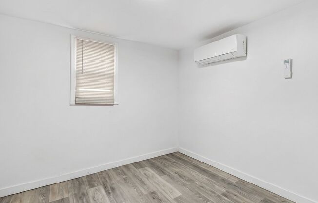 2 beds, 1 bath, 880 sqft, $1,100, Unit C