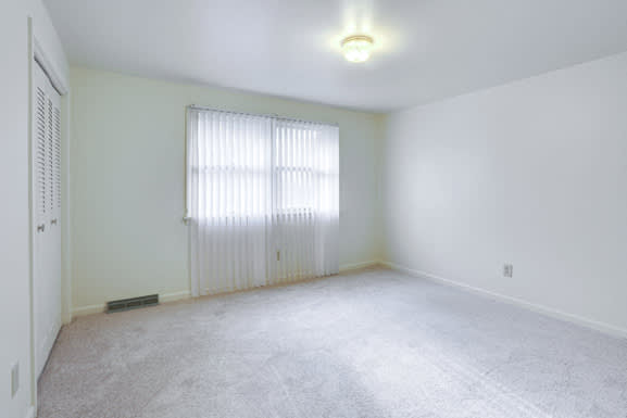 Sundridge Apartments - Two-bedroom, Two-Bath Units - Two-bedroom, One and a half-Bath Units – Amherst, NY – Sweet Home School District – Air Conditioning – Carpeting – Master – Master Bath – Closets
