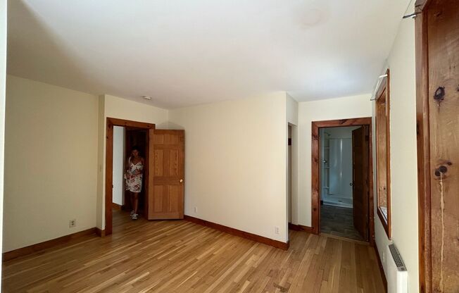 2 beds, 1 bath, $1,950