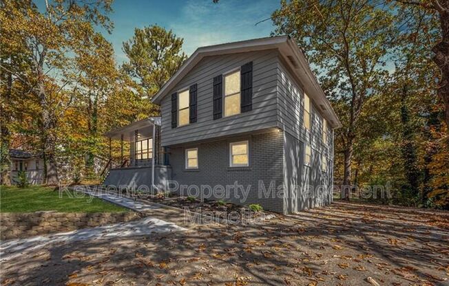 1056 AZALEA CIR NE