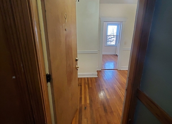 1 bed, 1 bath, 600 sqft, $2,600, Unit 9