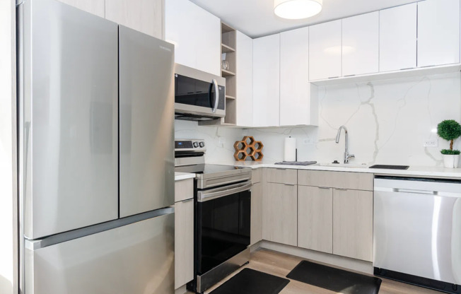 Studio, 1 bath, 400 sqft, $1,900, Unit 2D