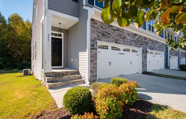 Bright & Spacious End-Unit Townhome in Flowers Plantation