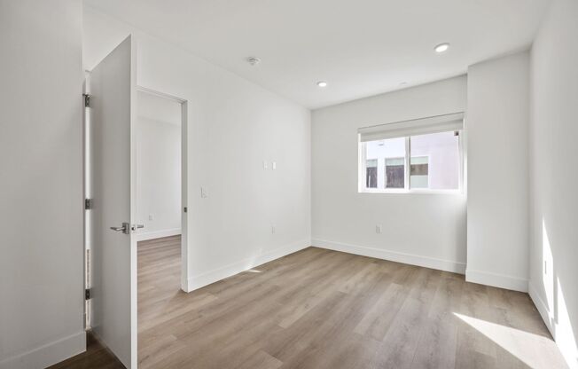 3 beds, 3 baths, 938 sqft, $3,150, Unit 603