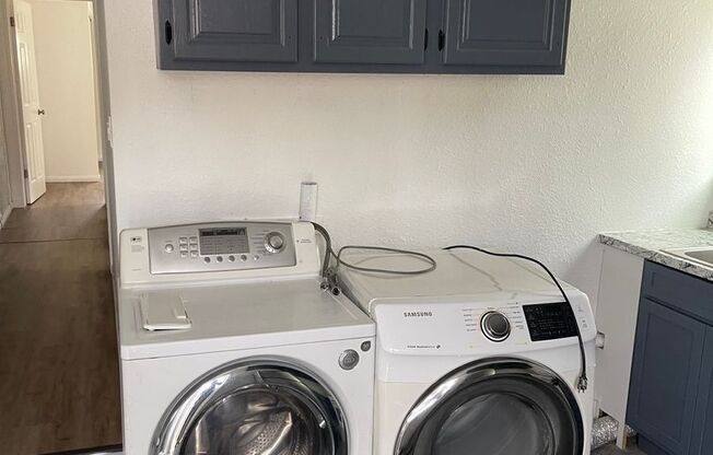 3 Bed, 2 Bath House, New Kitchen plus 2 Bonus Rooms/Office in La Mesa!