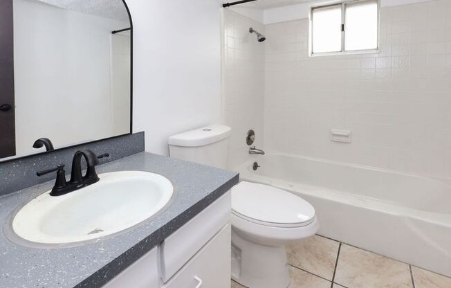 1 bed, 1 bath, 720 sqft, $1,095, Unit UNIT 12