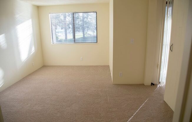 2 beds, 1 bath, 840 sqft, $1,516, Unit 0194