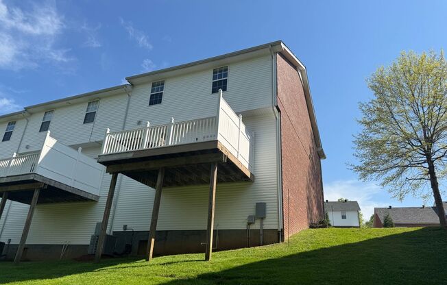 Spacious 3-Bedroom Townhouse in a Prime Hermitage/Old Hickory Location!