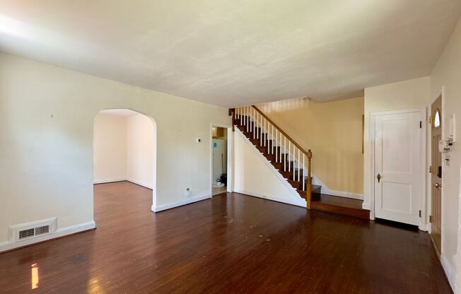 Charming 3 Bedroom/2 Bathroom Apartment in Woodlea Neighborhood, MD!