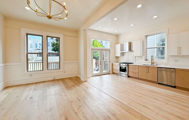 Top-Floor, Remodeled 5BR/2.5BA Victorian Flat, Pet Friendly, Steps from Alamo Square