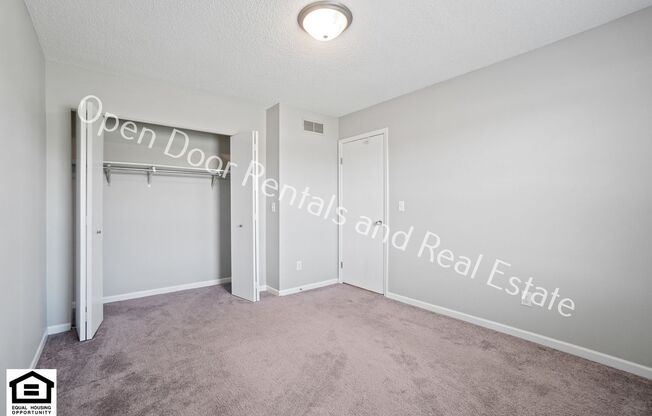 2 beds, 1.5 baths, 989 sqft, $1,195, Unit 7725 E State Blvd