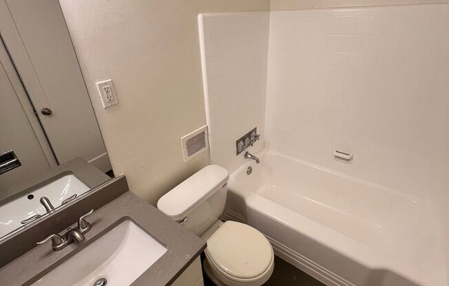 Studio, 1 bath, 374 sqft, $1,150, Unit 102
