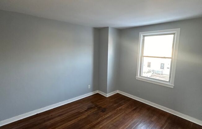 2 beds, 1 bath, $1,100, Unit 109