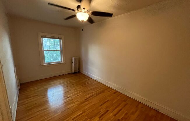 2 beds, 1 bath, 700 sqft, $1,350, Unit 202