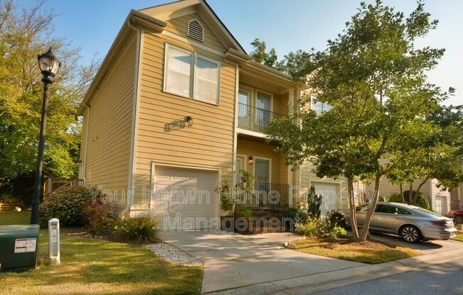 652 IRWIN ST NE