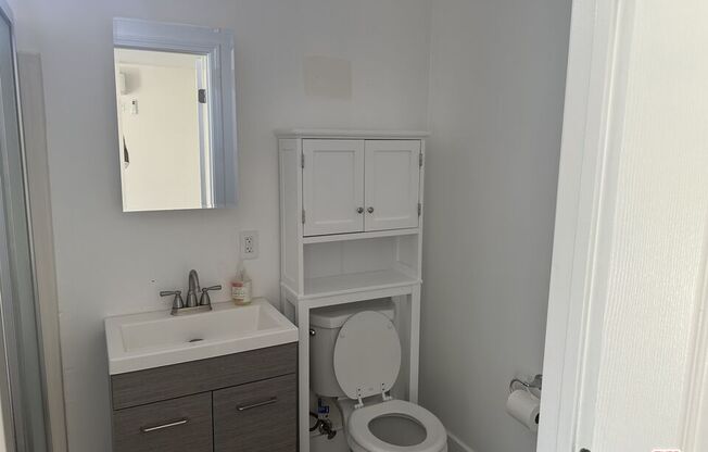 Studio, 1 bath, 395 sqft, $2,200