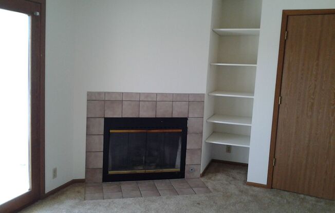 1 bed, 1 bath, 861 sqft, $885, Unit 2727-305