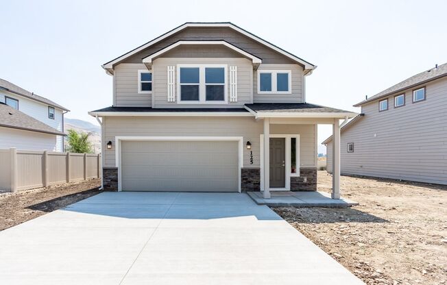 Move - In Special! Beautiful newer 3 bed 2.5 bath home located HWY 55 in Horseshoe Bend.